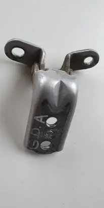 Hyundai Santa Fe Rear door lower hinge