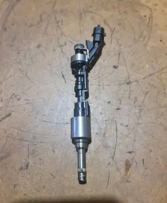 Ford Focus Fuel injector RM5G9F593BA DZL74 021500