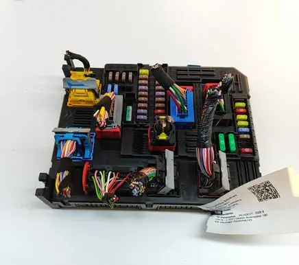 Peugeot 2008 II Fuse module 9832881080 28709110