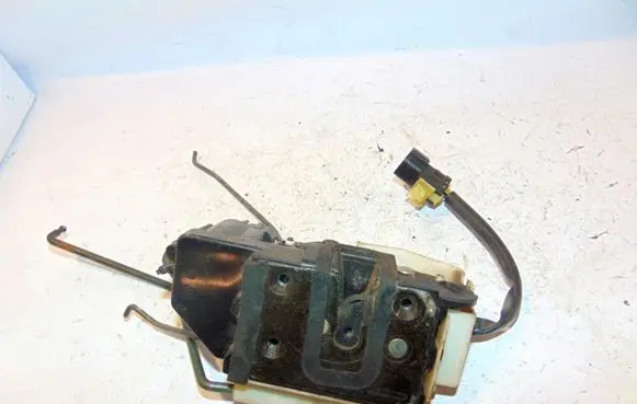 Hyundai Getz Front door lock 813101C000