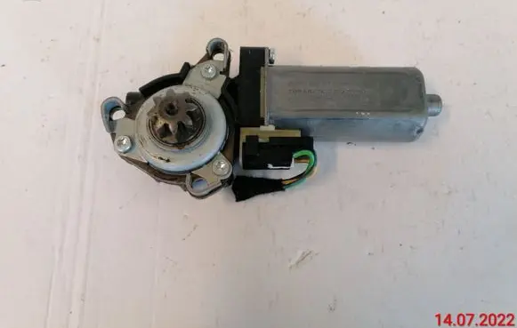 Mercedes-Benz E W211 Seat adjustment motor 0390203003