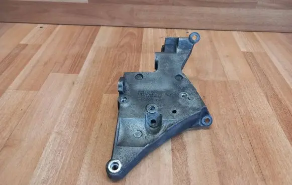 Jaguar XF X250 Power steering pump mounting bracket 9X233K738BA C2Z4777