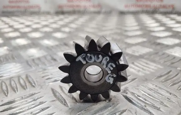 Volkswagen Touareg I Timing chain sprocket 