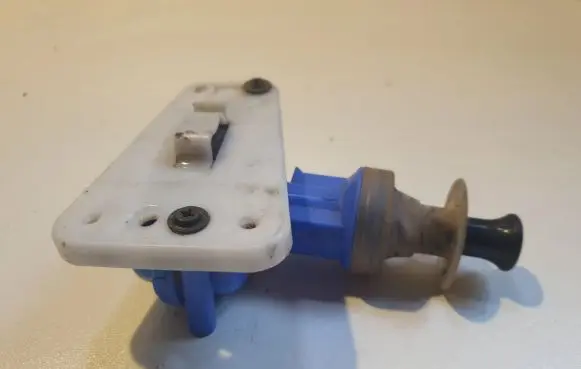 Audi 80 90 S2 B4 Central locking vacuum pump 893862153D 893862123