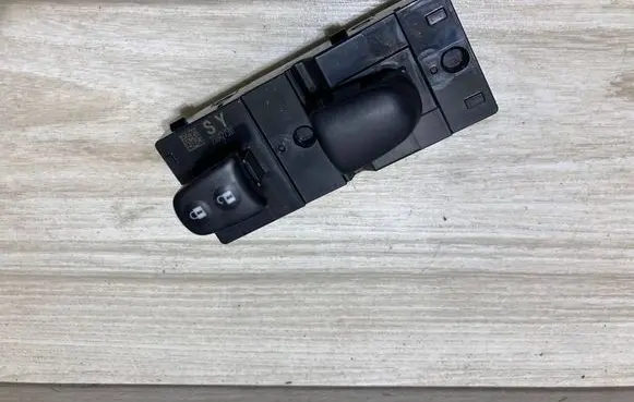 Nissan Juke II F16 Quarter vent window switch 230427sn1