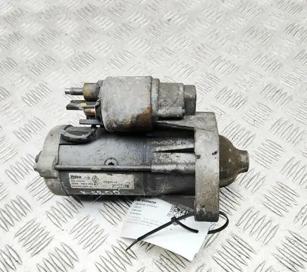 Opel Vivaro Starter motor 233000106R