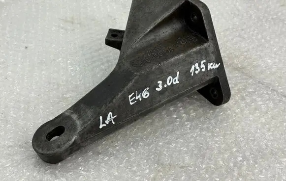 BMW 3 E46 Engine mounting bracket 6750108 22116750108