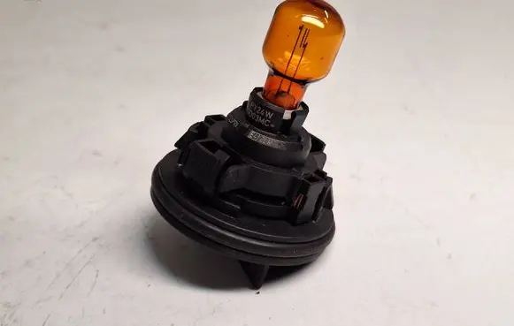 BMW 4 F32 F33 Front indicator light 1300610092 63117182521