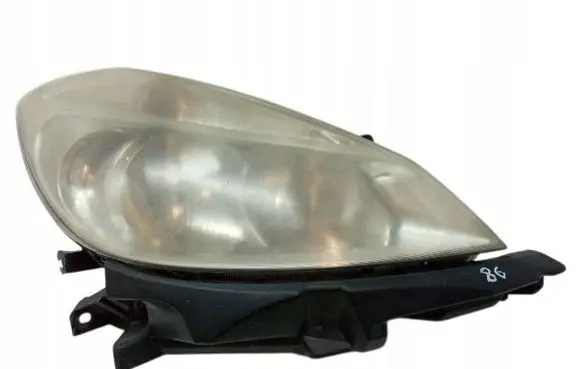 Renault Clio III Headlight/headlamp 8200459823
