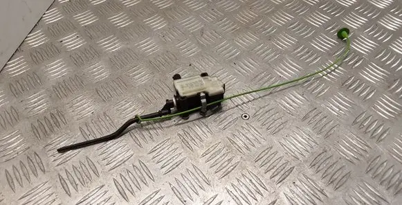 Fuel tank cap lock