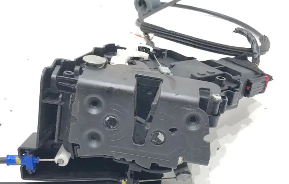 Volvo C30 Front door lock 30799308