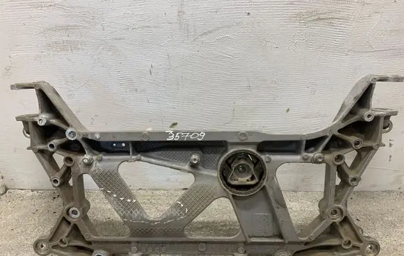 Volkswagen PASSAT B8 Front subframe 3Q0199369E