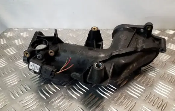 Jeep Grand Cherokee (WK) Air intake duct part A6420901037
