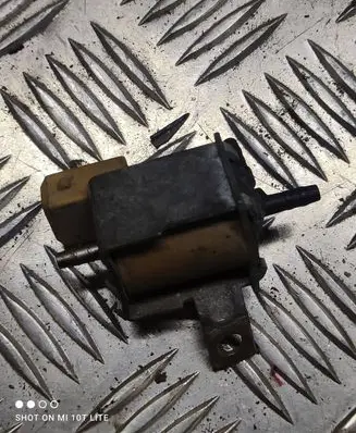 Audi 80 90 S2 B4 Vacuum valve 079906283B