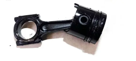 Hyundai Lantra II Piston with connecting rod 262