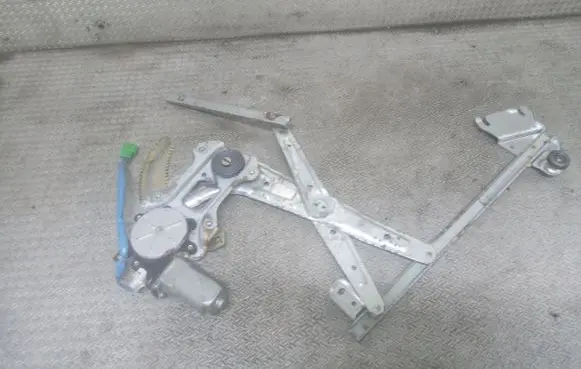 Subaru Forester SG Front door window regulator with motor