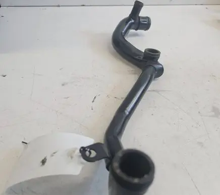 Audi A6 S6 C5 4B Engine coolant pipe/hose 059121071L