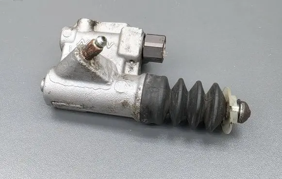 Honda Accord Clutch slave cylinder 