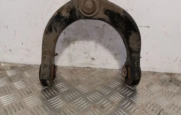 Jeep Grand Cherokee Front lower control arm/wishbone 68217808AA