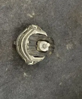 BMW 5 E60 E61 Engine mount bracket