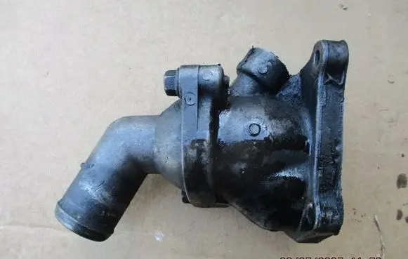 Hyundai Kona I Thermostat/thermostat housing 