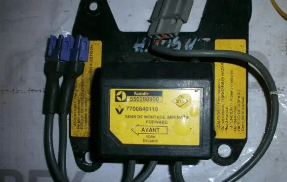 Renault Laguna I Airbag control unit/module 7700840110 55028890