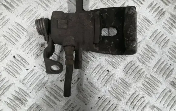 Fiat 500L Brake caliper pad carrier rear 50R1