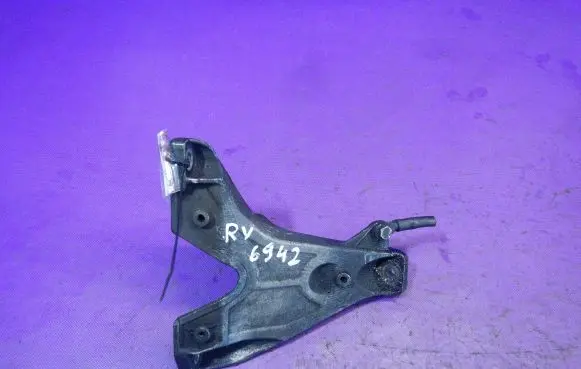 Audi A4 S4 B6 8E 8H Engine mounting bracket 8E0199308D