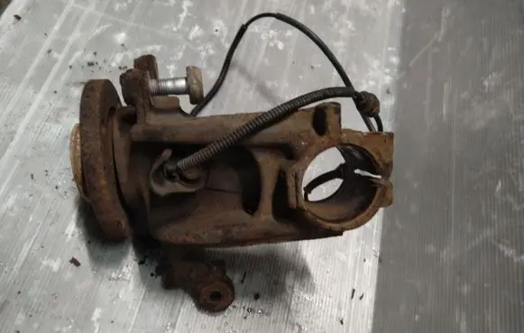 Peugeot 2008 I Front wheel hub