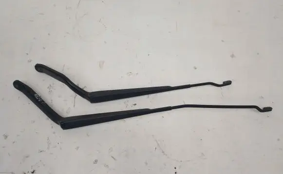 Ford Fusion Front wiper blade arm