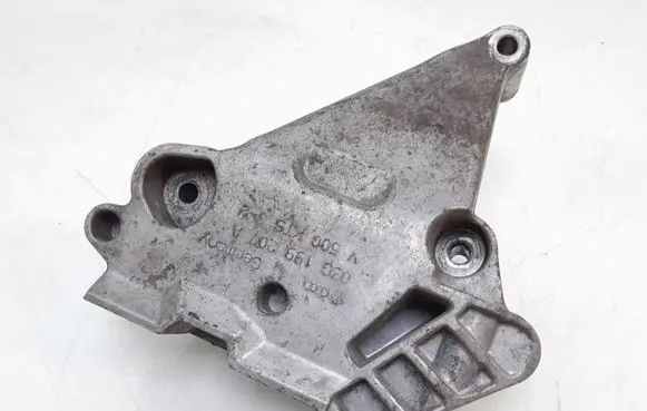 Volkswagen Golf V Engine mounting bracket 03G199207A