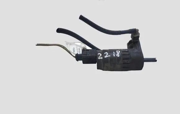 Volkswagen Golf V Windscreen/windshield washer pump 1T0955651A 002914