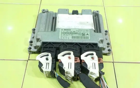 Citroen C4 II Engine control unit/module 9676379780