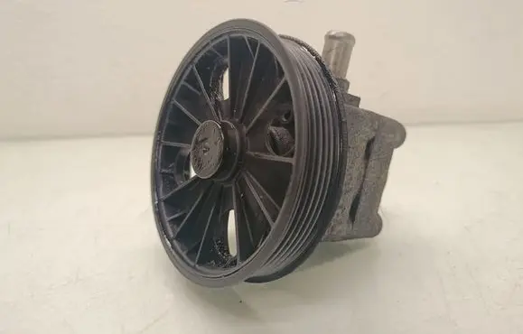 Volvo XC90 Power steering pump 30760531