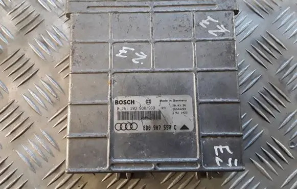 Audi A4 S4 B5 8D Engine control unit/module 0261203938939 8D0907557C 26SA4269