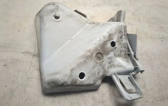 Rear bumper mounting bracket