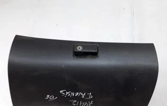 Toyota Avensis T250 Glove box 5555005080 55550-05080