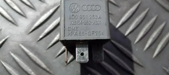 Audi A6 S6 C5 4B Other relay 8d0951253a v23134-b52-x301
