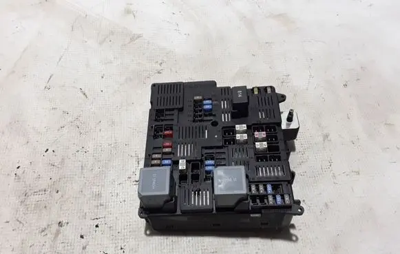 Volvo XC90 Fuse module 32212299