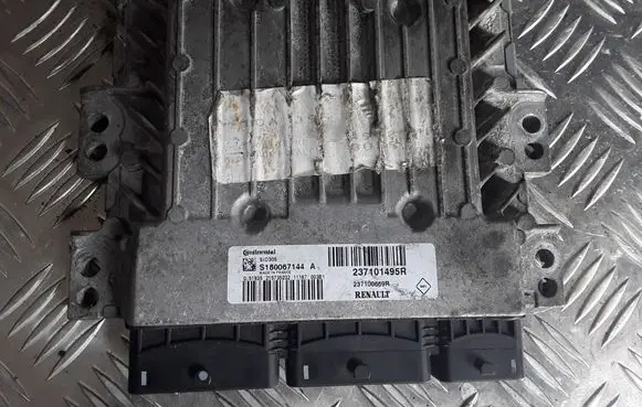 Renault Megane III Engine control unit/module S180067144 237101495R 237100669R