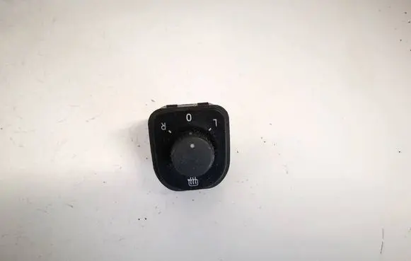 Wing mirror switch