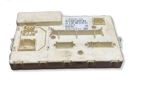 Mercedes-Benz E C207 W207 Comfort/convenience module A2079004300