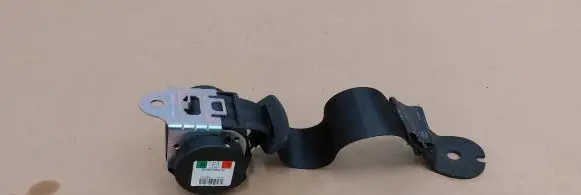 Land Rover Evoque I Rear seatbelt BJ32611B68AD 618654700