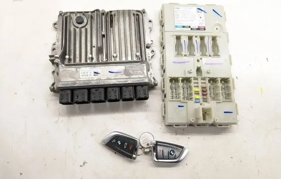 BMW 7 G11 G12 Engine ECU kit and lock set 8489465 8800386