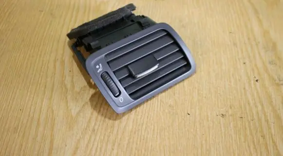 Volkswagen PASSAT B6 Dashboard side air vent grill/cover trim 3C2819702