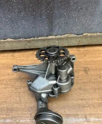 Mercedes-Benz E W210 Oil pump 6061810801