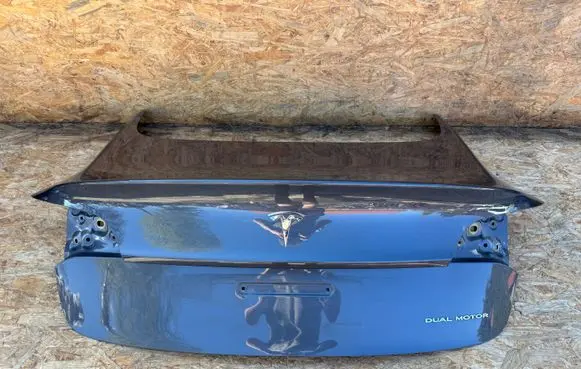 Tesla Model 3 Tailgate/trunk/boot lid 