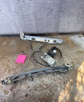 Renault Megane I Front door window regulator with motor 