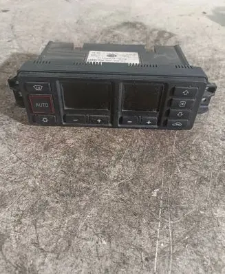 Audi A4 S4 B5 8D Climate control unit 8L0820043D D750302 5HB00760804