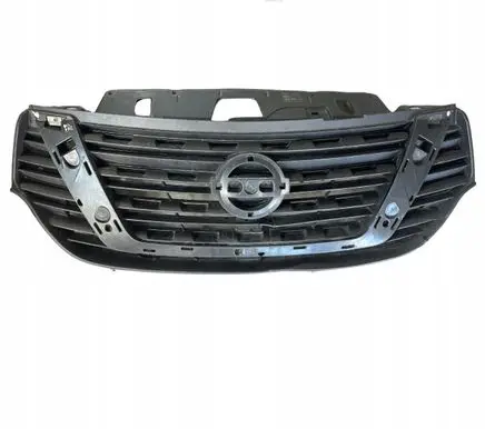 Nissan NV300 Front bumper upper radiator grill 623109057R